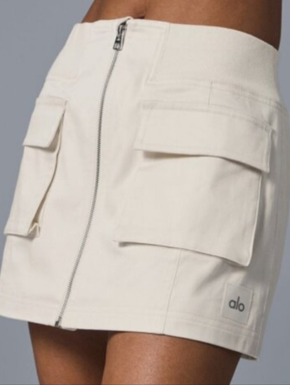 ALO Yoga Night Out Cargo Mini Skirt with Front Zip Size Xs Nwot.